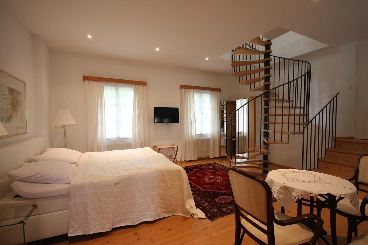 Alter Winzerkeller Bed and Breakfast Kirchberg am Wagram Exteriör bild